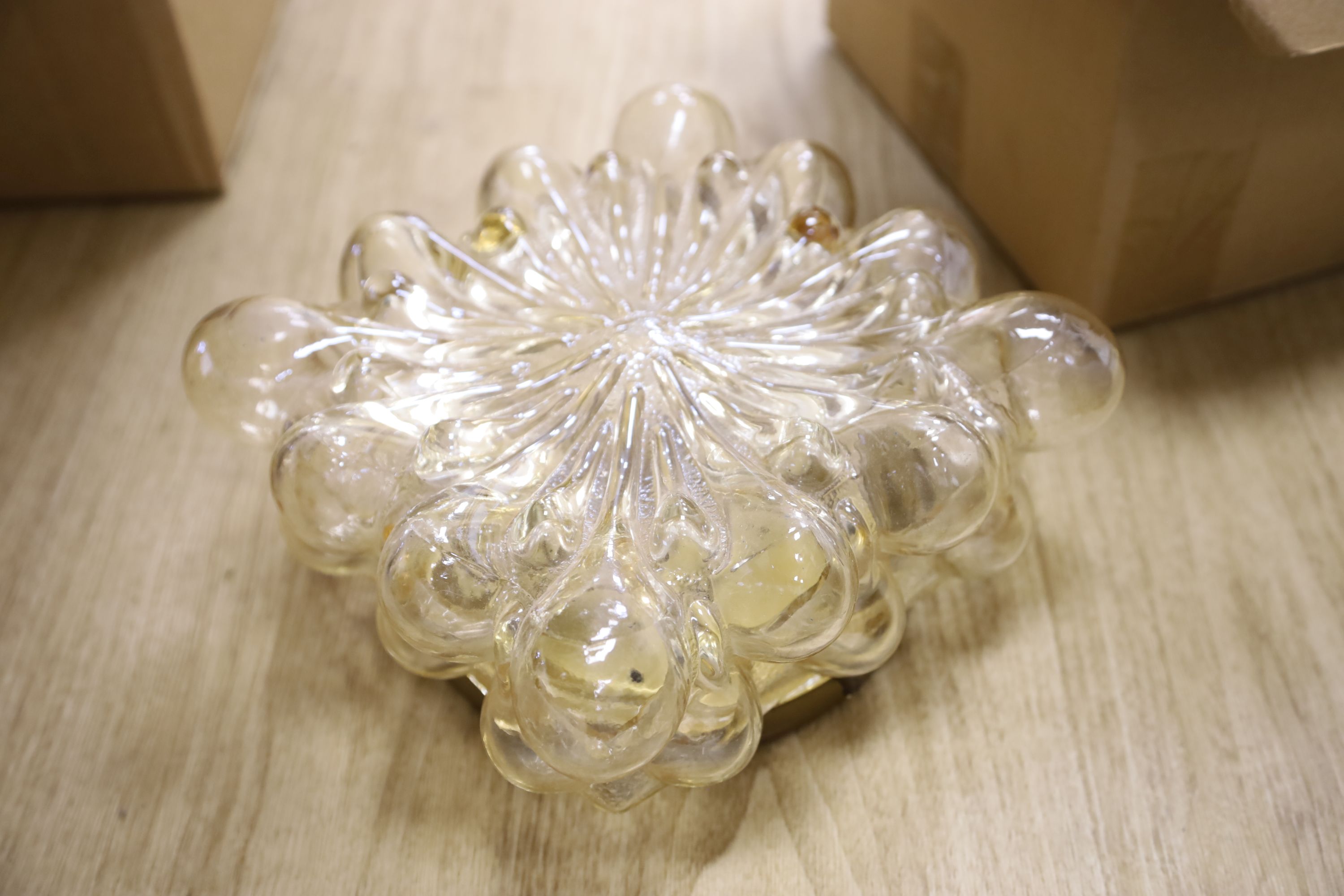 A quantity of mixed lighting